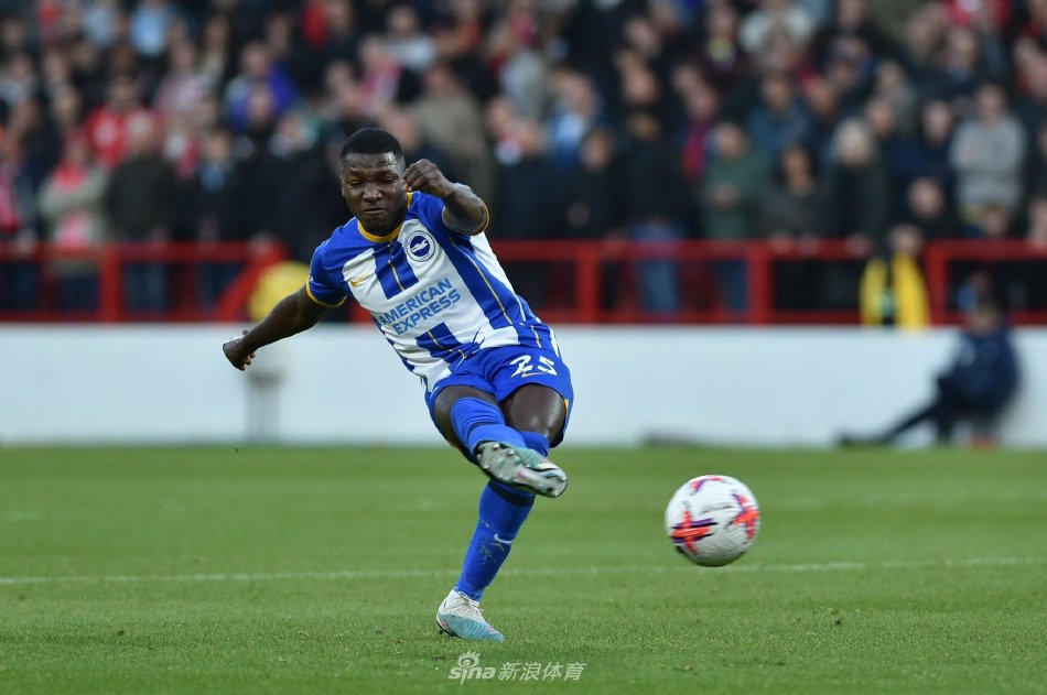 足球战术要 足球战术要