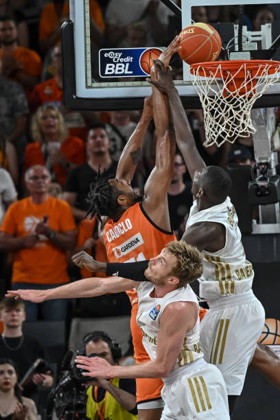 他们应走出 他们应走出